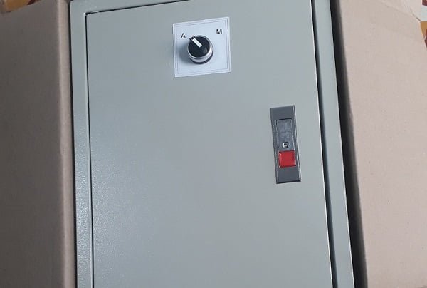 Tủ điều khiển còi báo động Tủ điều khiển còi báo động