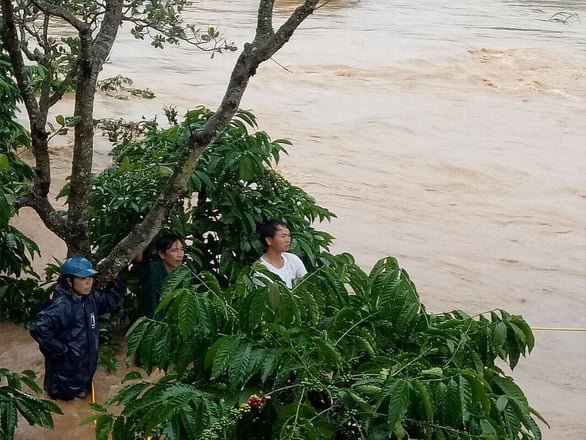 Đập thủy điện có nguy cơ vỡ, người dân phải xơ tán khẩn cấp