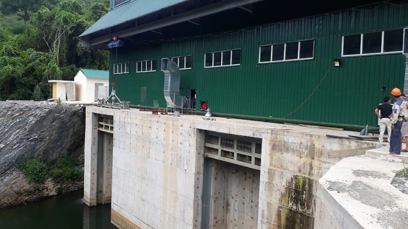 Lắp đặt còi hú báo động cho công trình thủy điện Xoong Con Nghệ An