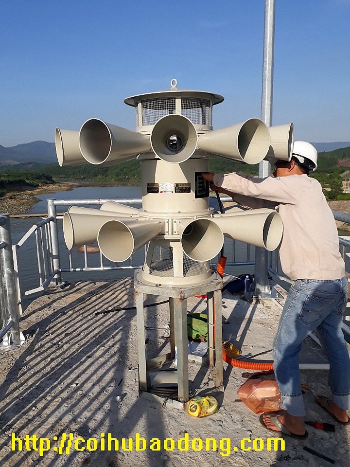 Quá trình lắp đặt còi báo xả lũ LK-STH21-2 cho nhà máy thủy điện Sông tranh 3