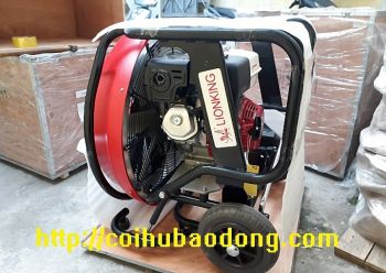 Những chiếc máy thổi khí động cơ xăng chuẩn bị để giao cho khách hàng