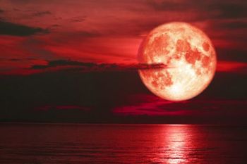 Mặt trăng máu là gì? Mặt trăng máu từ đâu mà có